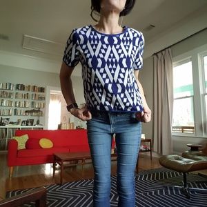 Andree by Unit Geometric Blue and White Crop Top